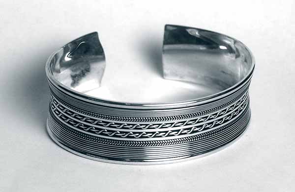 Silver Bangle Twist Design