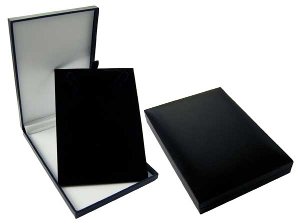 Necklet Box Leather Black 10.5 X 15cm