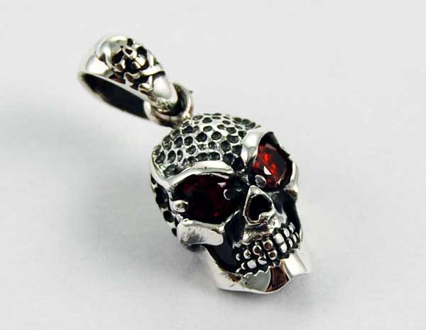 Pendant Silver Skull Red Eyes