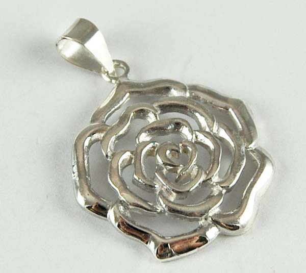Pendant Silver Flower Cut Design
